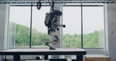 Boston Dynamics научила роботов искусству паркура (видео)