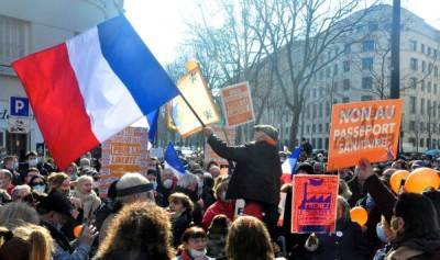 Франция последовала примеру Гобземса: антисемитская символика на массовых протестах