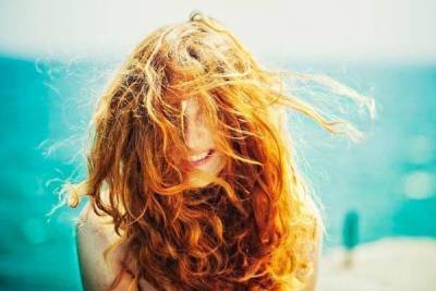 Как уберечь волосы от морской воды и палящего солнца