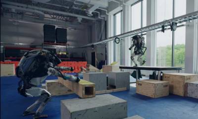 Boston Dynamics показала роботов-гуманоидов Atlas, занимающихся паркуром