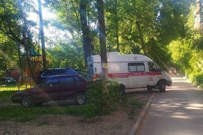 В Туле на Кутузова в припаркованной машине нашли труп 40-летнего мужчины