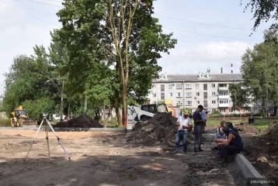 В Пскове ремонтируют дворы на улицах Труда и Герцена