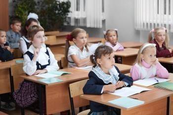 Бесплатную одежду получат российские школьники