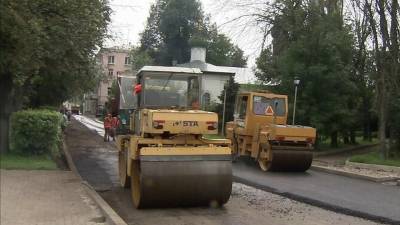 По всей России ремонтируются сотни километров дорог в городах и небольших селах