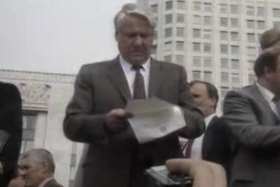 Стало известно, кто спас Ельцина от ареста во время путча
