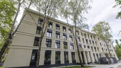 В Москве благоустроили территории вокруг 23 отремонтированных поликлиник