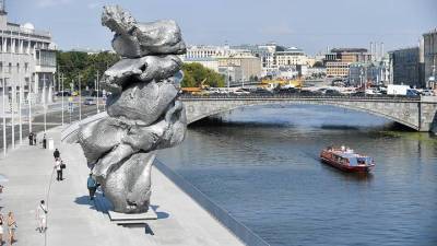 Автор Ржевского мемориала оценил стоимость арт-объекта в виде кома глины в центре Москвы