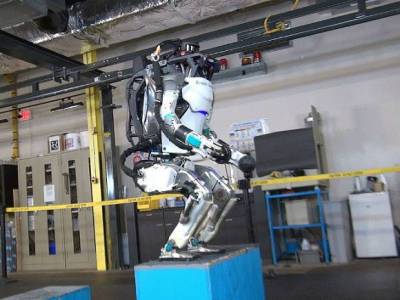 В США роботов научили паркуру (видео)