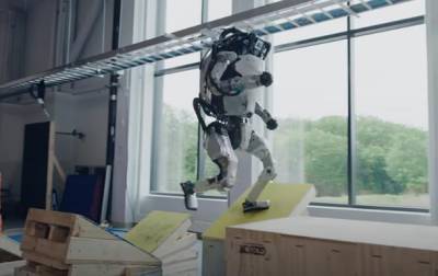 Роботы Boston Dynamics впечатлили паркур-трюками