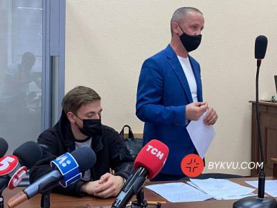 Суд арестовал подозреваемого в избиении журналиста "Букв"