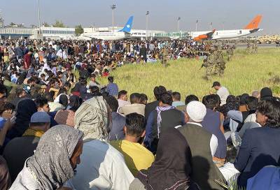 Десятки человек пострадали в давке в аэропорту Кабула