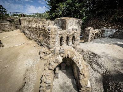 В Помпеях нашли захоронение бывшего раба, ставшего жрецом императорского культа
