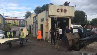 Работавший без документов автосервис снесли на улице Маршала Казакова