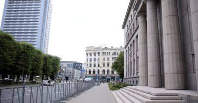 ФОТО: в ожидании протестов установлены заборы у Кабинета министров