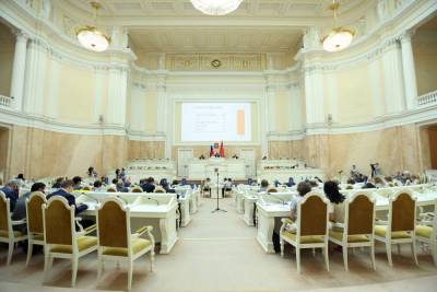 Петербургские депутаты отказались от каникул перед выборами