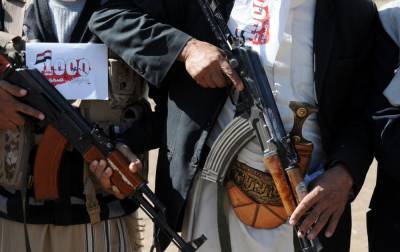 Талибы пытаются предупредительными выстрелами отогнать людей от аэропорта Кабула