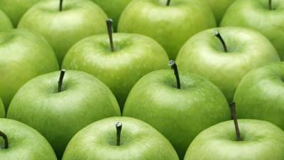 Чем опасны яблоки и кому нельзя их есть — мнение диетолога