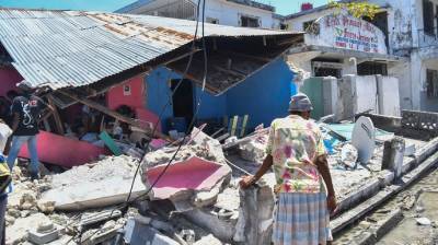 На Гаити в результате землетрясения найдены погибшими уже почти 2000 человек