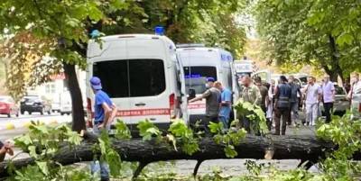 В Киев прилетел новый борт с ранеными на Донбассе: волонтер просит о помощи военным