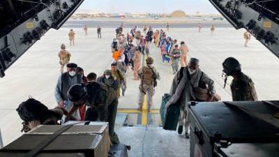 Пентагон: американские военные в аэропорту Кабула стреляли в воздух для сдерживания толпы