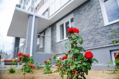 В Астрахани приступили к благоустройству 16 дворов у многоэтажек