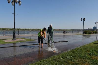 В Астрахани охлаждают водой общественные пространства