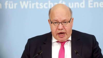 «Коронавирус убивает»: министр экономики хочет запугивать немцев