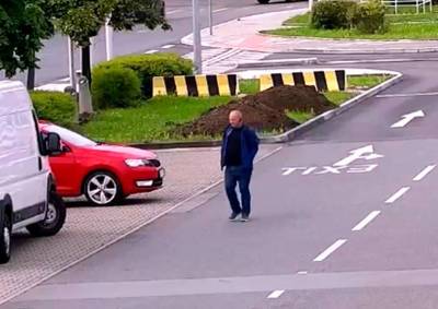 В Праге вор украл из припаркованного авто 400 тыс. крон