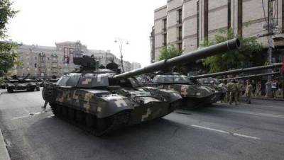 В Киеве репетируют военный парад ко Дню независимости: как это выглядит