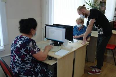 В Астрахани пенсионеров обучают компьютерной грамотности