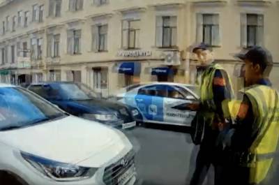 Наехавшего на сотрудника петербургского комтранса таксиста-нелегала задержали