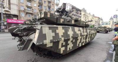 Репетиция парада на День Независимости: камуфляж на танках "нанесли" скотчем (ФОТО)