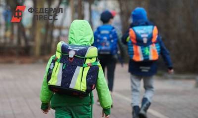 Активисты ЕР помогают собрать детей в школу
