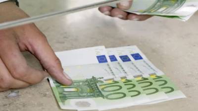 Мошенничество на €12 000: сотрудница банка спасла сбережения доверчивой пенсионерки