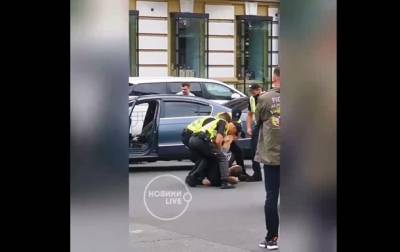 В Киеве во время репетиции парада задержали вооруженного мужчину (видео)