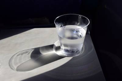 Испанские инженеры научились добывать питьевую воду из воздуха и мира