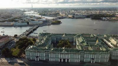Застройка пляжей, единый сервис аренды и атака на избирком: Петербург 18 августа