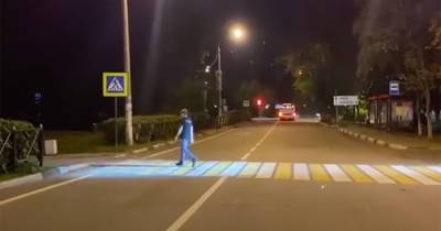 Под Москвой появился освещающий пешеходов светофор