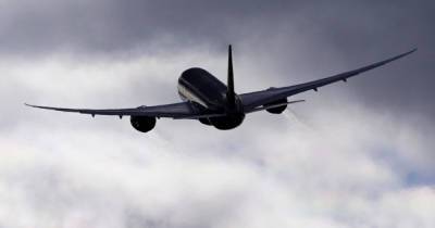 Самолет экстренно сел в Абакане из-за заболевшего 5-летнего ребенка