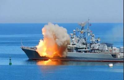 Украинские корабли открыли беспорядочную стрельбу в Азовском море