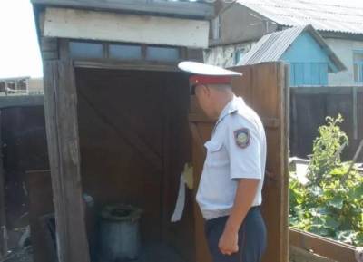 Ставропольский полицейский в деревенском туалете потерял табельный пистолет
