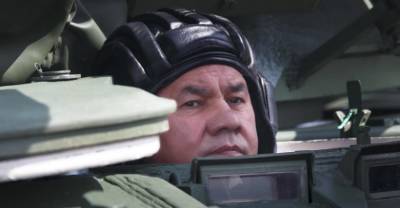 Шойгу за штурвалом Т-80 лично проверил трассу перед началом "Танкового биатлона"