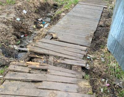 В Сыктывкаре после жалобы горожанки восстановят разбитую пешеходную дорожку