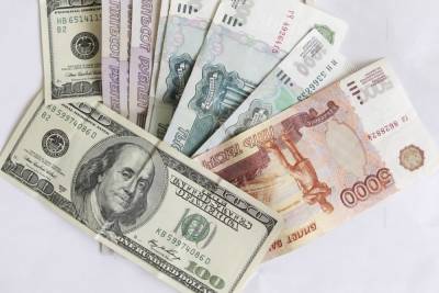 Курс доллара поднялся выше 74 рублей