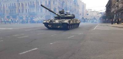 Киевляне крыли матом украинские танки на улицах столицы