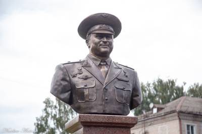 В Тверской области открыли памятник автору первой «мёртвую петлю» на вертолёте