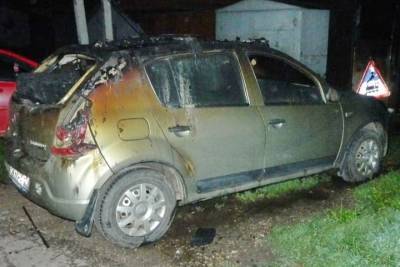 В Смоленске пожарные спасали гараж и иномарку