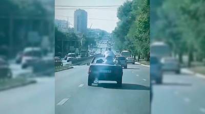 Воронежцы сняли на видео разъезжающий по городу самодельный «кабриолет»