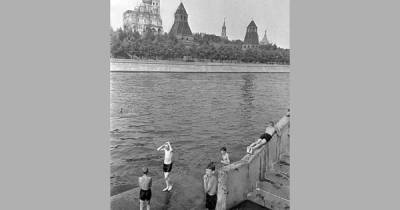 Россияне узнали себя на фото Москвы 50-х