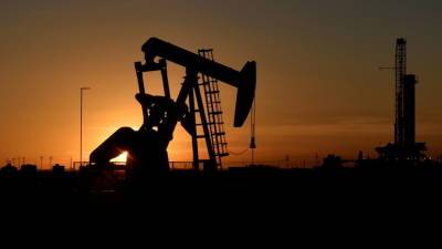 Цена нефти Brent опустилась ниже $66 за баррель впервые с 21 мая